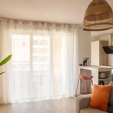 Le Candle - Parking & Balcon